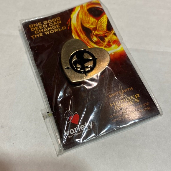 Hunger Games pin - Picture 1 of 2